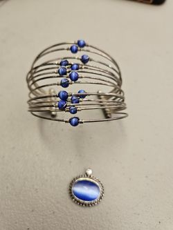 VINTAGE BLUE EYE CAT CUFF BRACELET & GLASS PENDANT 
