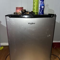 Mini Fridge 