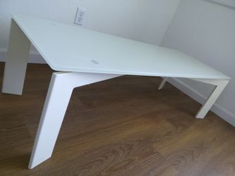IKEA Glass coffee table with a Modern design (White)