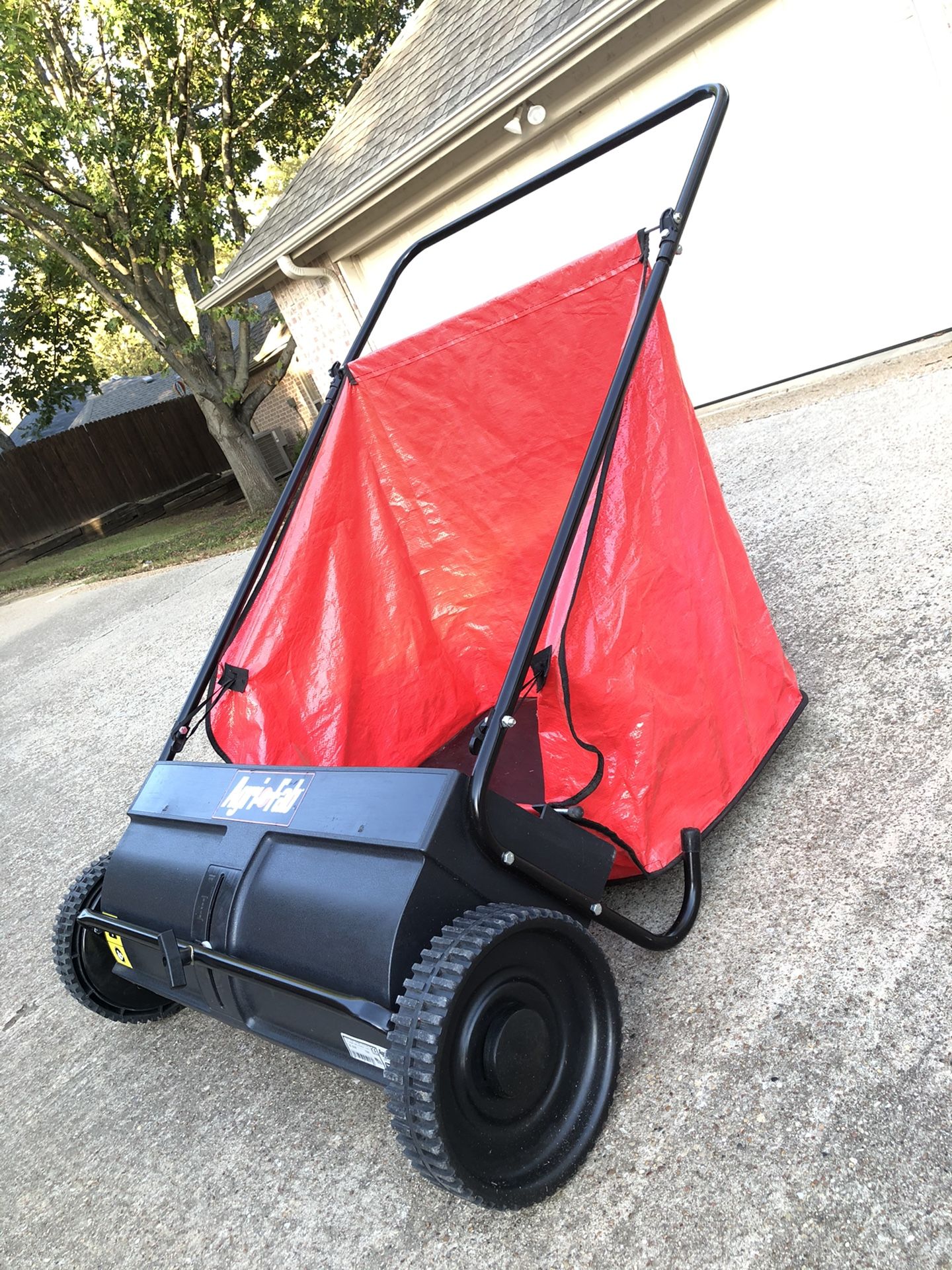 Agri-Fab 26” PUSH LAWN SWEEPER