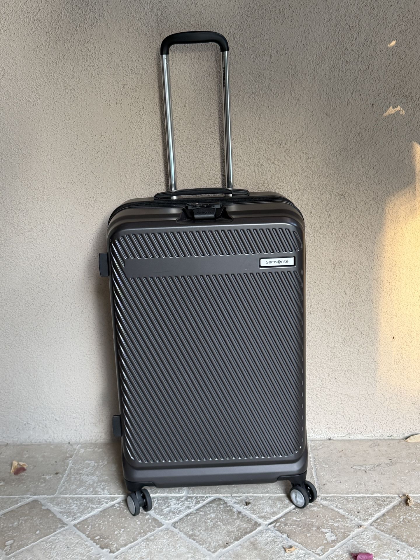 Samsonite LITESPIN Large Spinner Suitcase
