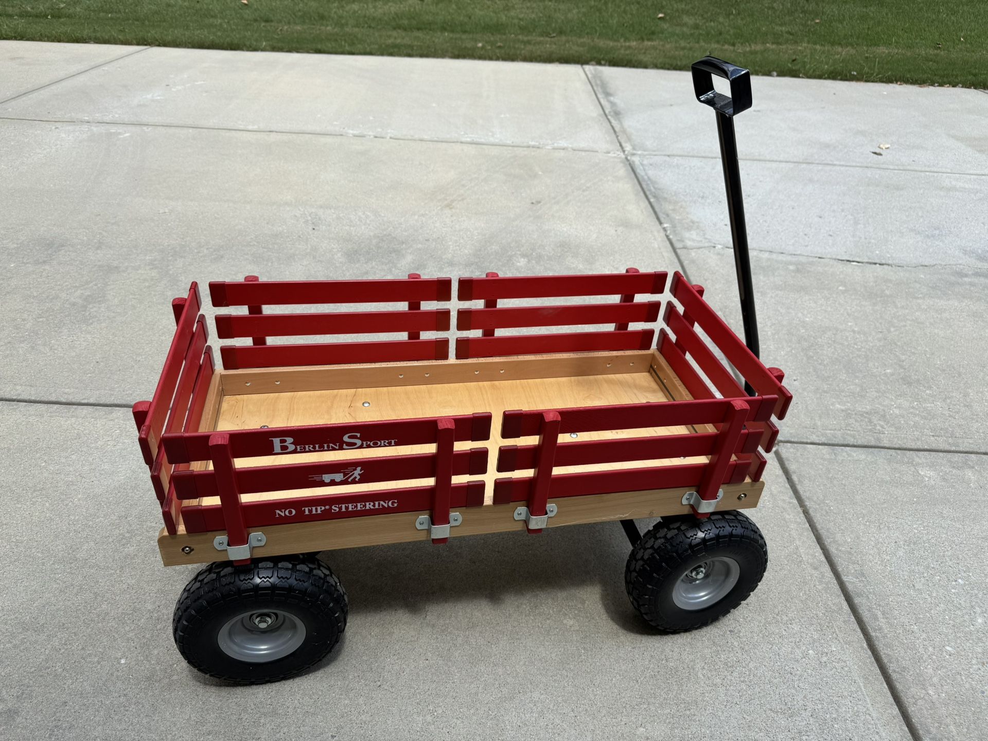 Berlin Flyer Sport Kid’s Wagon F410 – Amish Made, 10” No-Flat Tires, Red – Excellent Condition
