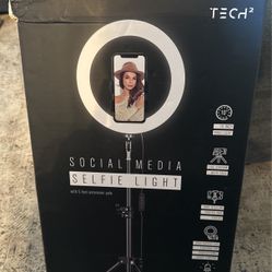 Tech 2 Selfie Light $35