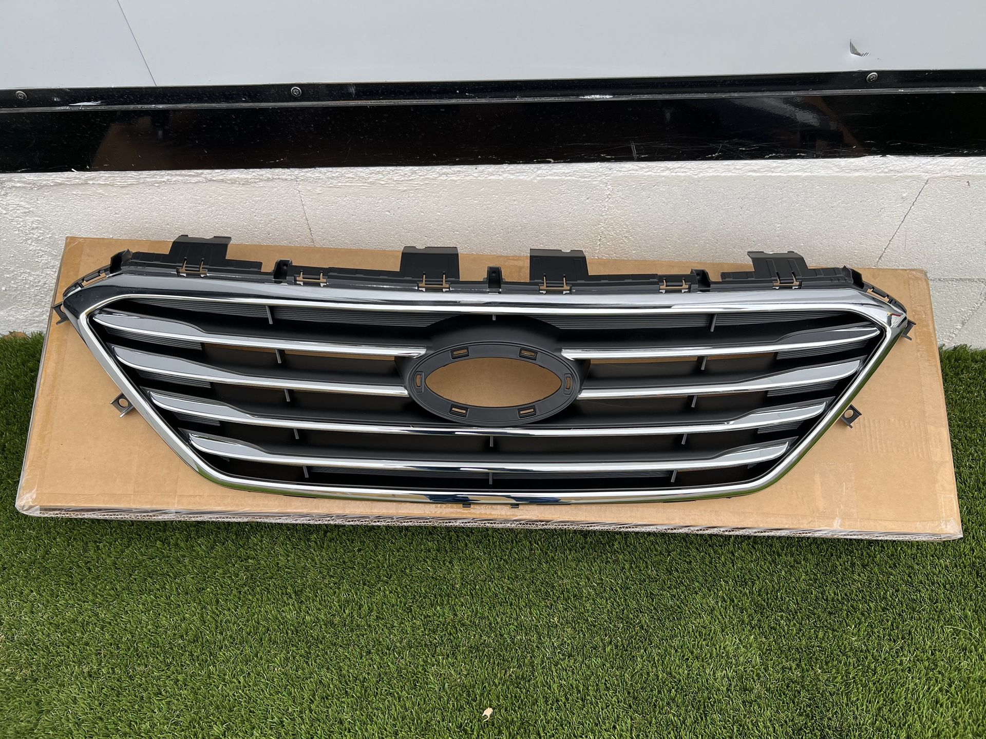 Front Grill, Compatible with 2015 2017 Hyundai Sonata for Sale in El