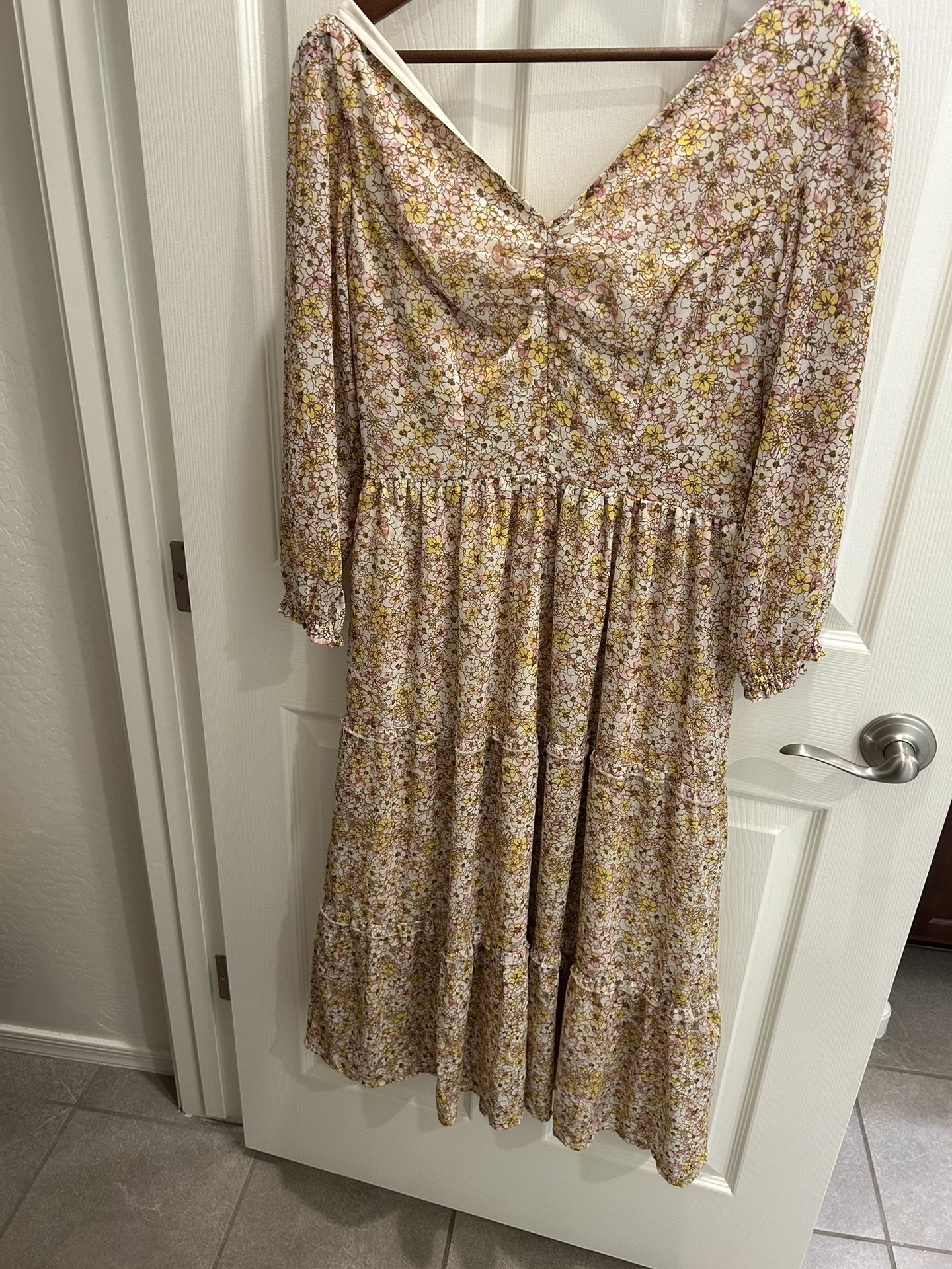 Sincerly Jules l Yellow Floral Maxi/Midi Dress Size Medium