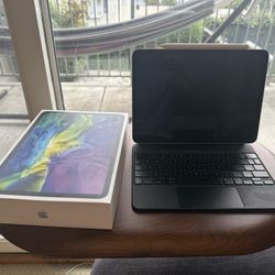 iPad Pro 11” (2nd Gen) 128GB Complete Bundle - Pencil, Keyboard & More!