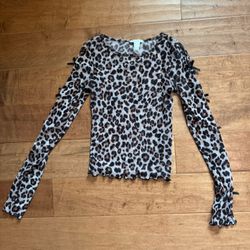 Cute see-through tilly’s long sleeve cheetah print crop top. 