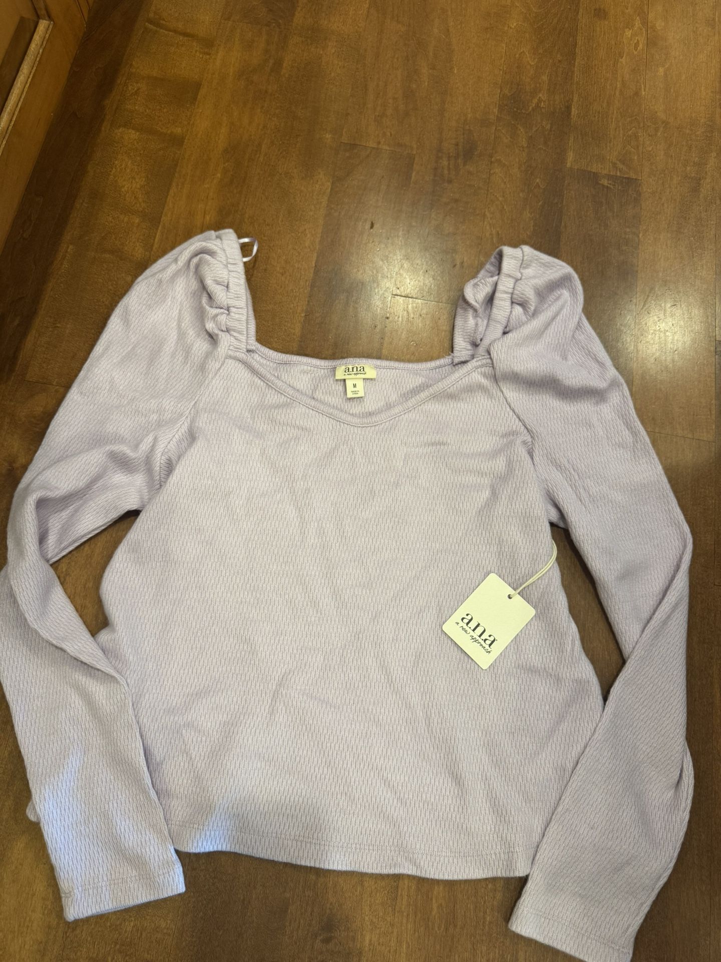 Woman’s new with tags ANA cute top/blouse shipping available