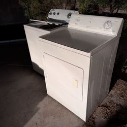 Fridgaire Washer And Dryer. 