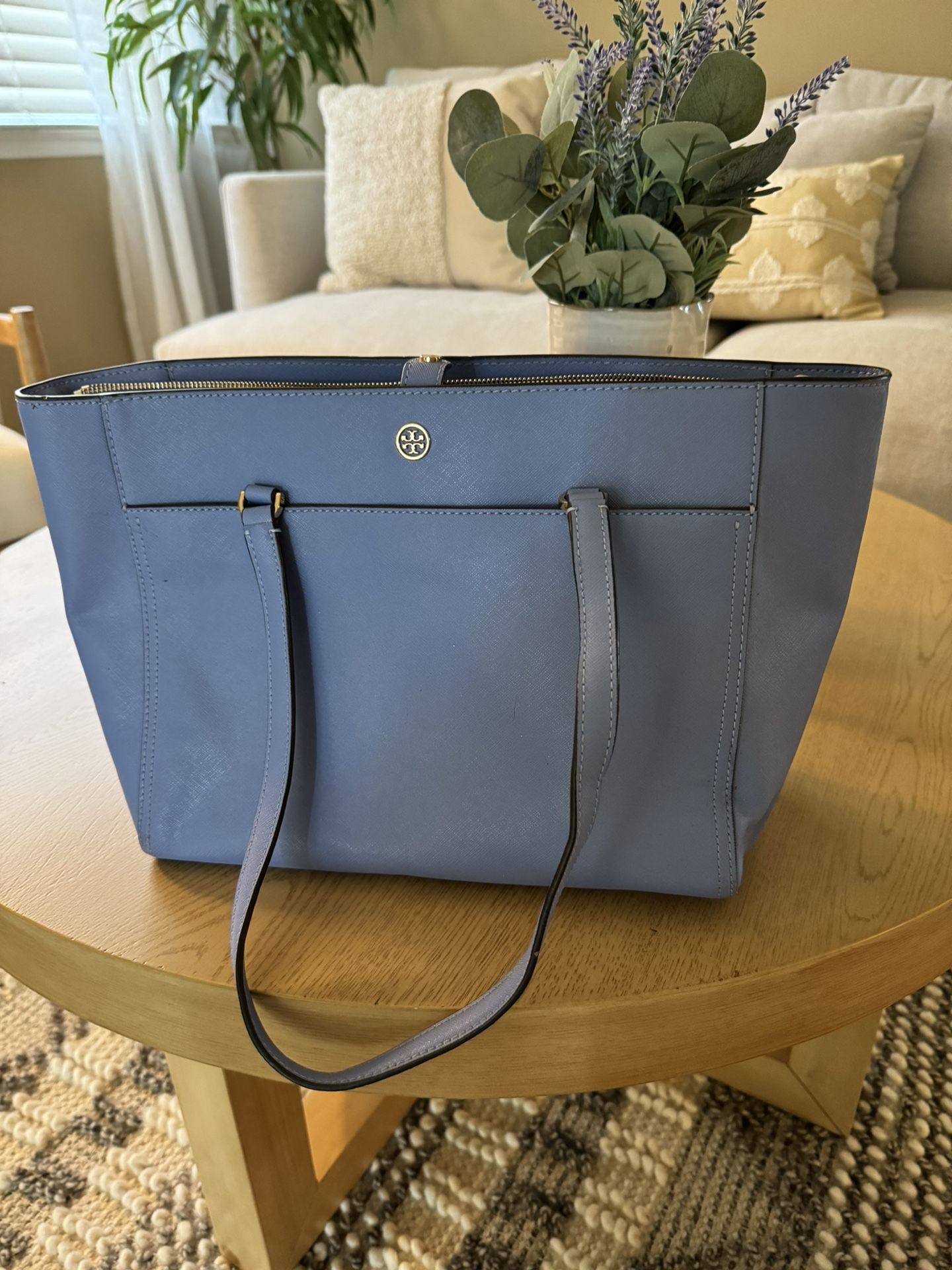 Beautiful Tory Burch Purse/Tote