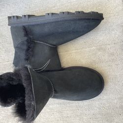 BOOTS Size W9