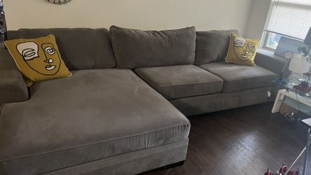 Room To Go Sectional