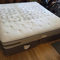 Sealy Posturepedic King Size Bed