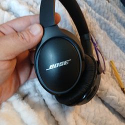 Bose Headphones  Olny Been Used 3 Times