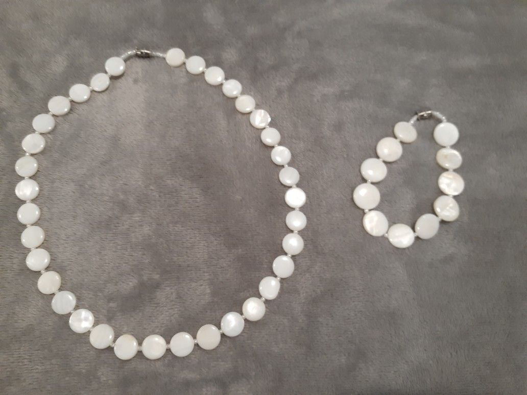 White necklace and bracelet set