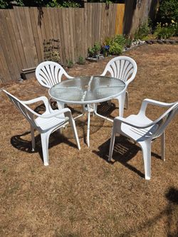 Patio Table & 4 chairs