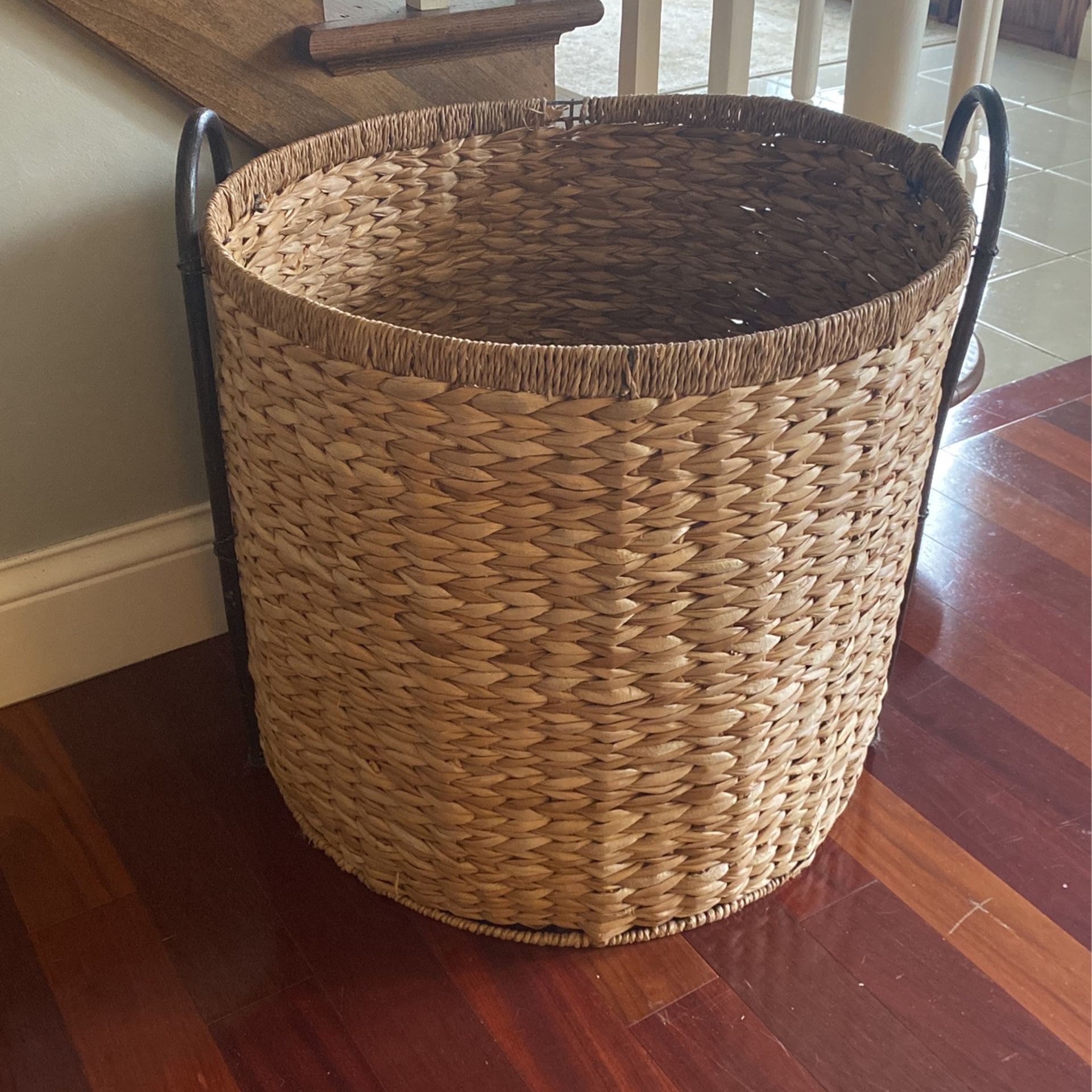 Very Large Seagrass Round Basket 