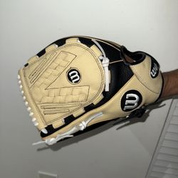 NEW Wilson Baseball Glove Left Hand Throw 
