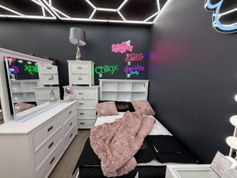 4 Pc Kids Bedroom Set - Full Bed,  Dresser, Mirror, Nightstand