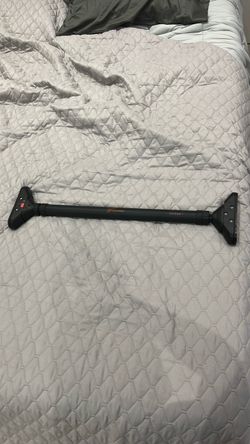 Extendable pullup bar for doorways