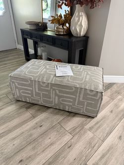 Ottoman (Broyhill)