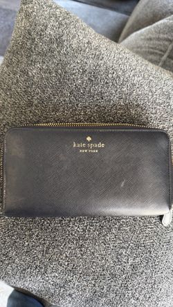 Kate Spade Black Zip Wallet – Used