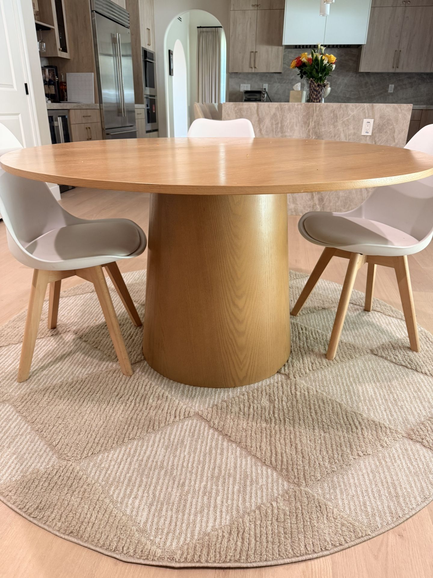 Round Kitchen/dining Table 52”