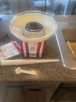 Counter-top cotton candy maker