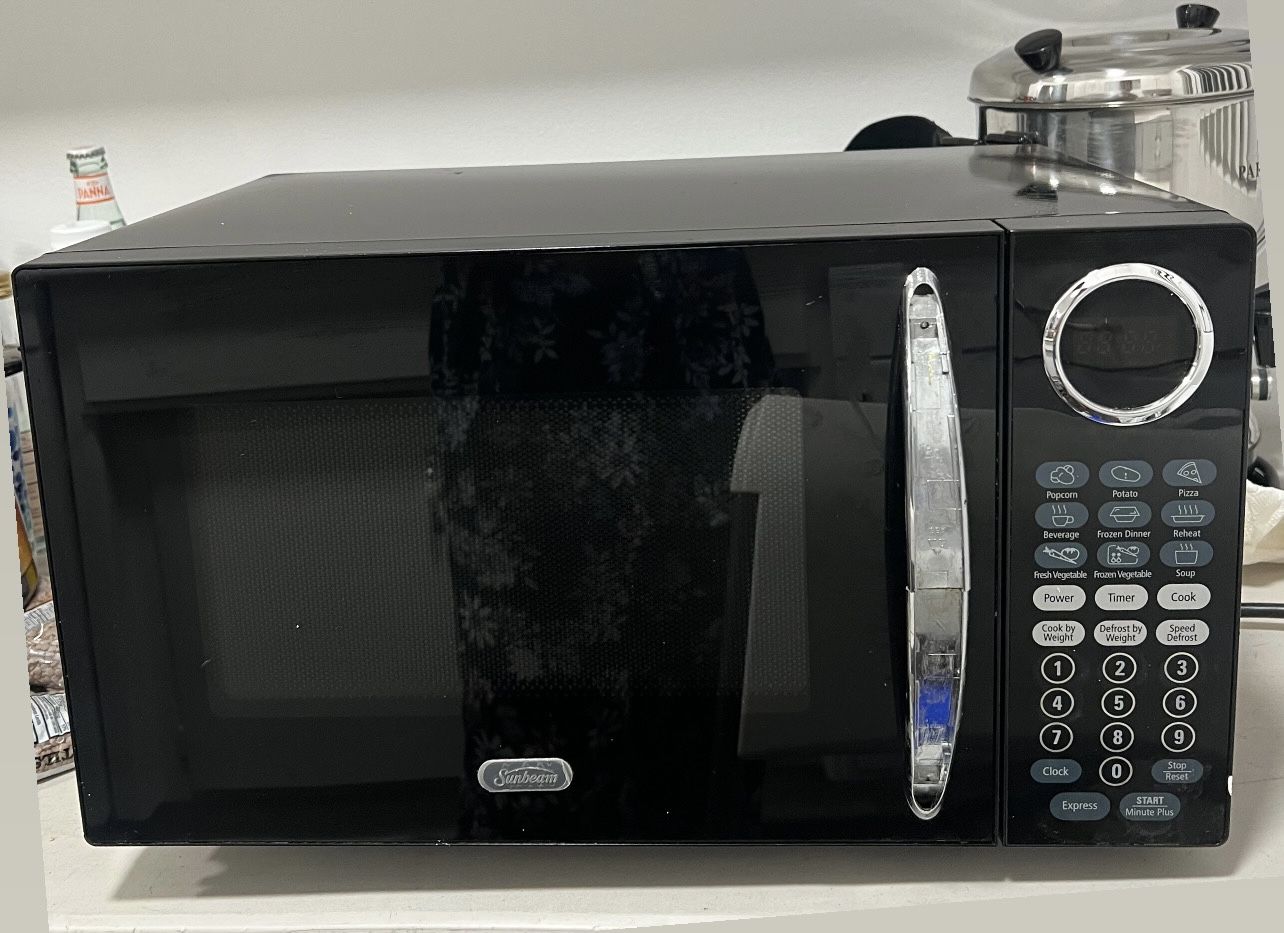 New Sunbeam® 0.9cu.ft. 900 Watt Microwave Oven Black - SGB8901