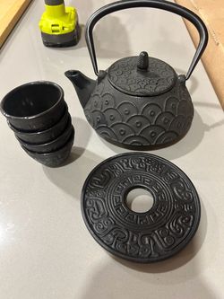 Cast Iron Teapot with Cups