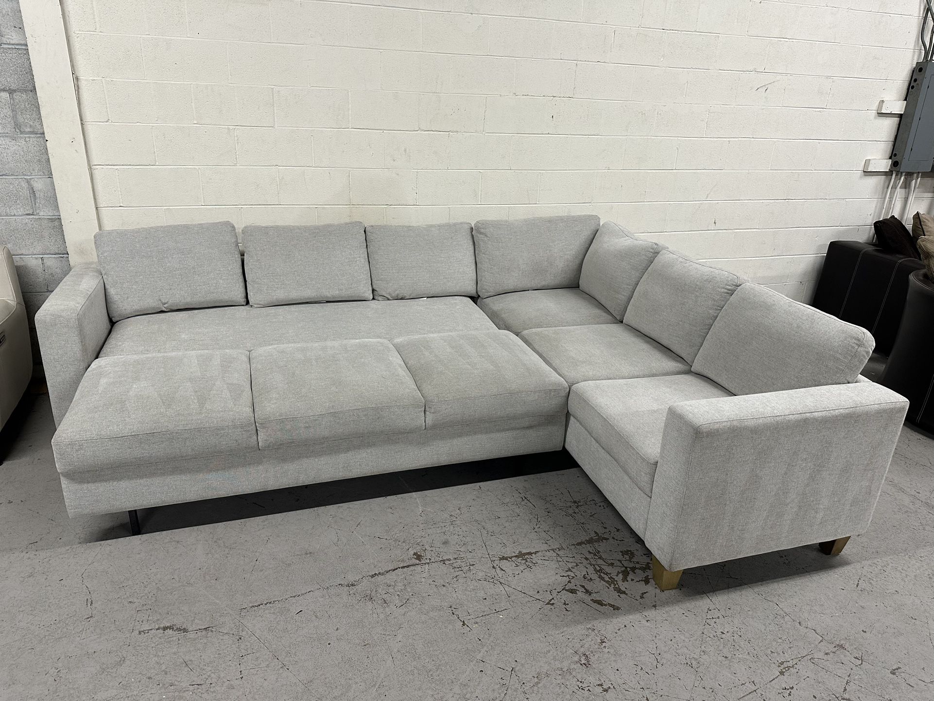 Thomasville Dillard Pullout Bed Sectional Couch - Free Delivery 