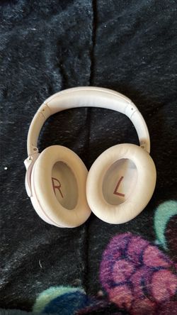 Bose headphones light pink