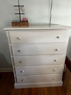 White Wood 5-Drawer Dresser