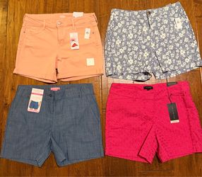Women’s Shorts Size 6 **BRAND NEW**