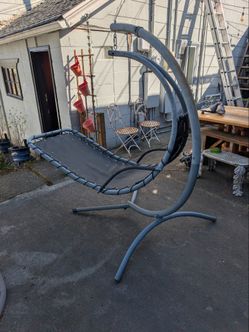 Hanging lounge chair