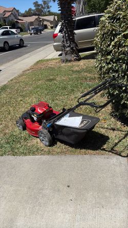 Toro guys lawnmower self propel used for a couple months almost new watch perfect excellent condition is 650 selling for 350