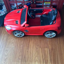 12-Volt Kids Car Ride On Licensed Mercedes-Benz Electric Vehicle-Red