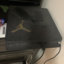 PlayStation 4 Slim 