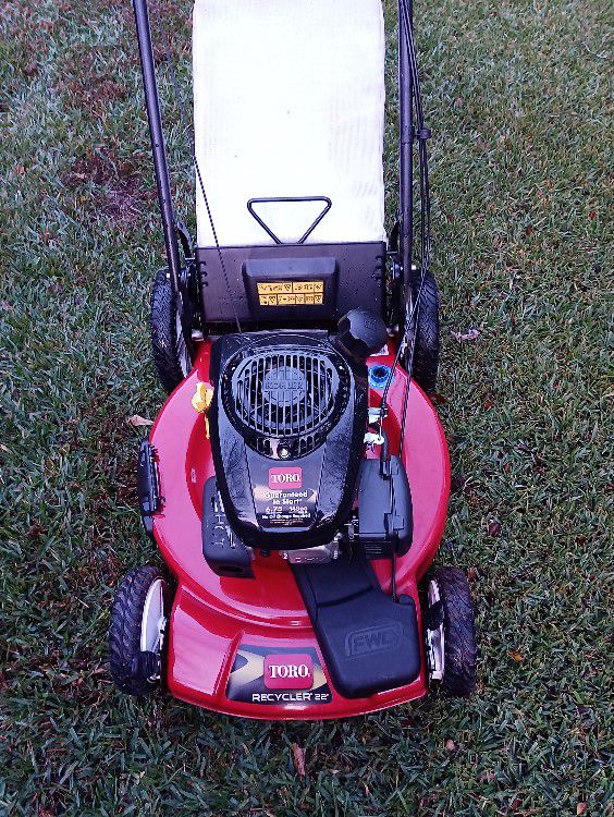 Toro Self Propelled Lawn Mower With Baggy