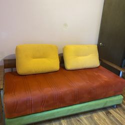 Futon With Trundle 