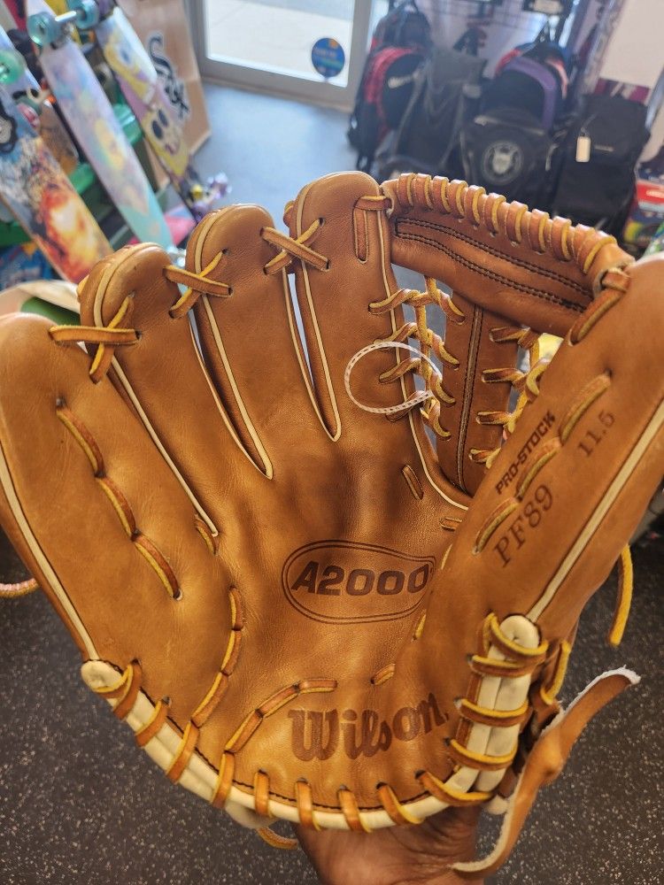 Brown Wilson A2000 11.5 " Left Hand Throw Baseball Glove (Good Condition)