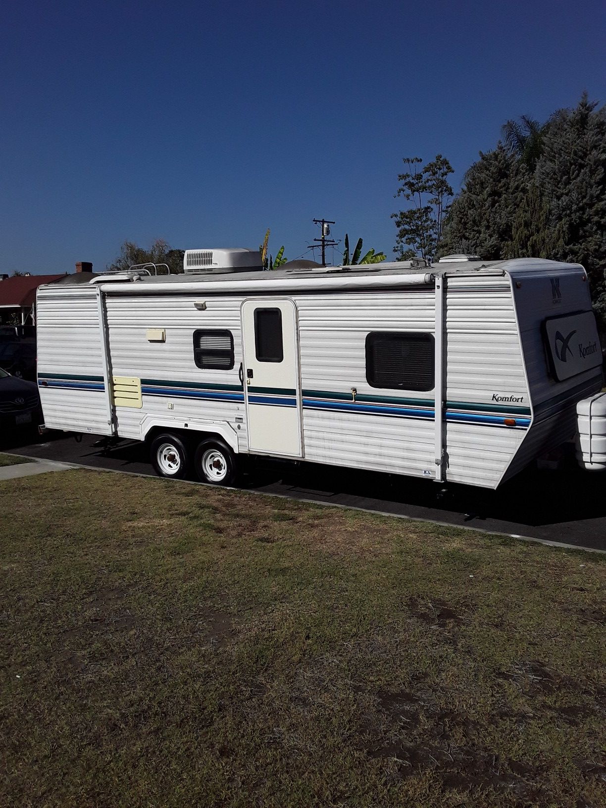 1998 komfort 25 foot travel trailer sleeps 8