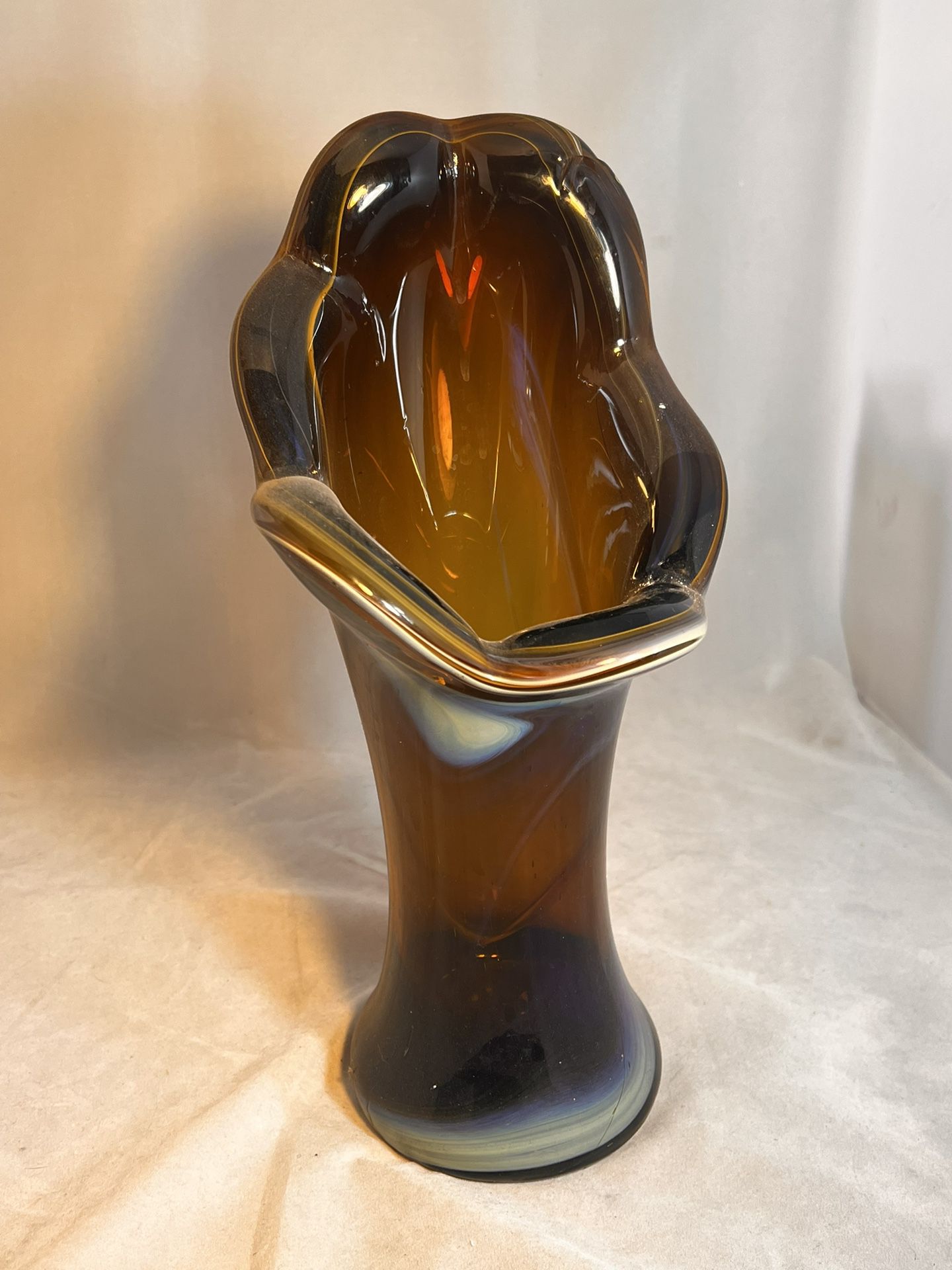 New Beautiful Hand Blown Glass Vase 