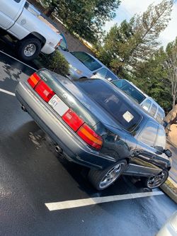 Lexus Ls400 runs good no problems **Clean title** i have all paperwork and receipts Ac/heater works *Electric windows has 4 new tires with/ 20 inch