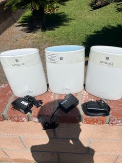 Netgear Orbi Mesh WiFi router system RBR50 with 2 RBS50 satellite
