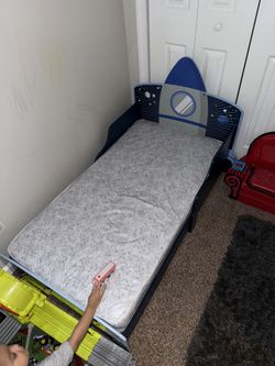 Toddler (year 1-2-3) Bed + Mattress 