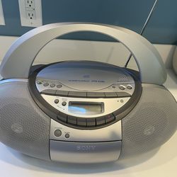 Sony CFD-S350 CD Player/Boombox/Radio/Portable Stereo with Remote