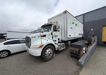 2010 Peterbilt 337, 22ft box Truck with liftgate