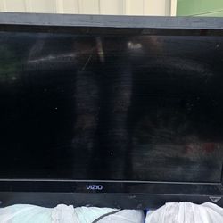 32" Vizio TV Works With Thick Line Across Bottom