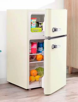 Insignia Retro Mini Fridge with Freezer  ENERGY STAR Certification - Vanilla